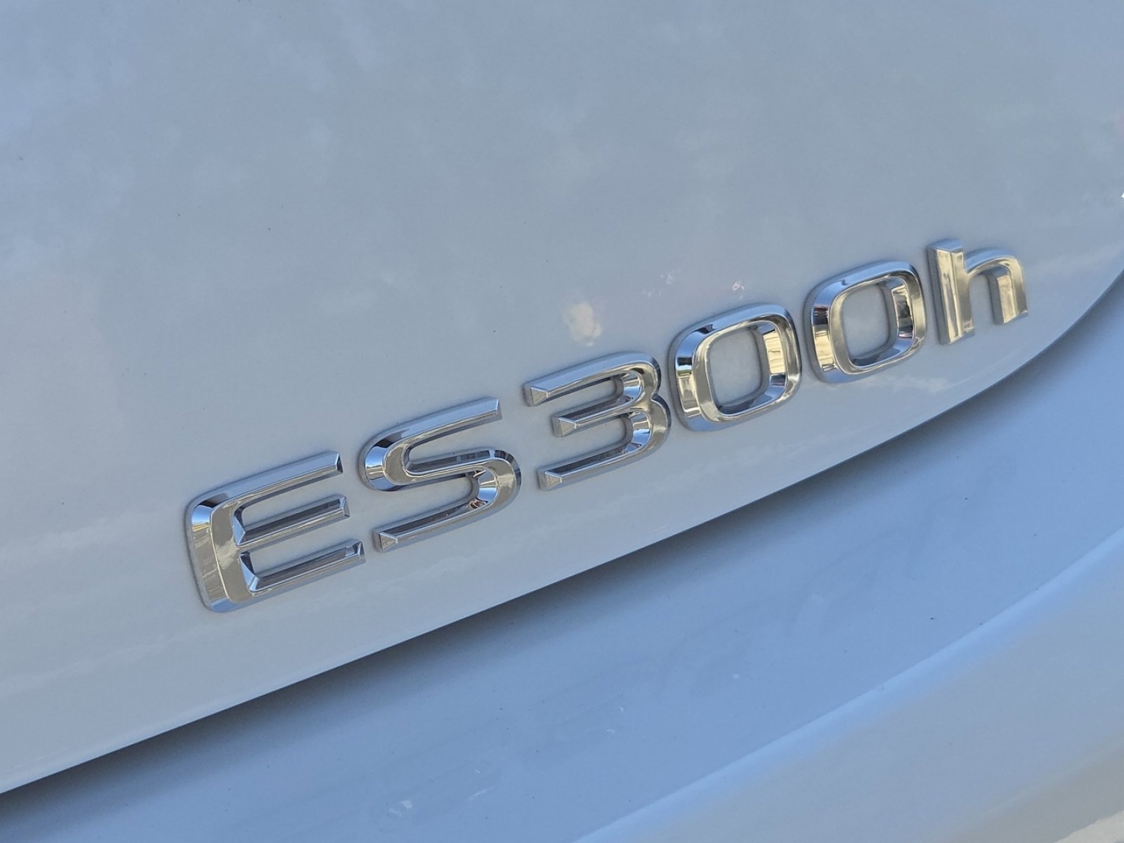 Used 2025 Lexus ES 300h w/ Premium Package FWD image 15