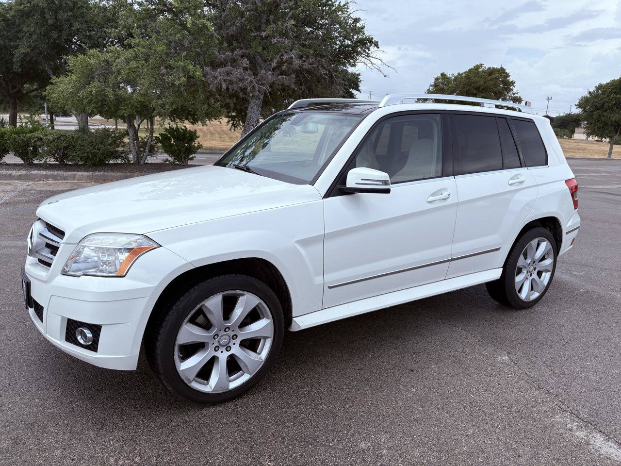 Used 2010 Mercedes-Benz GLK 350 2WD image 3
