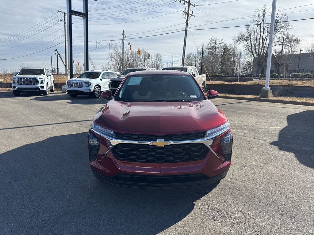 Used 2025 Chevrolet Trax LS w/ LS Convenience Package image 8