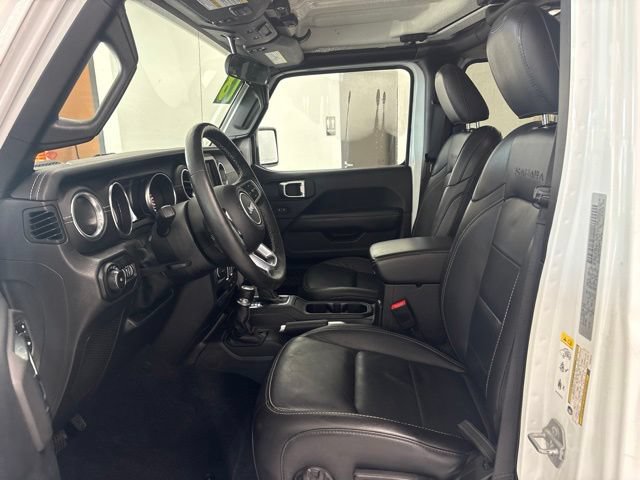 Used 2018 Jeep Wrangler Unlimited Sahara w/ Cold Weather Group AWD/4WD image 15