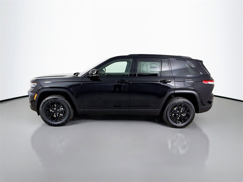 New 2025 Jeep Grand Cherokee Altitude image 4