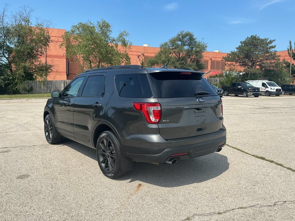 Used 2019 Ford Explorer XLT w/ Equipment Group 202A AWD/4WD image 3