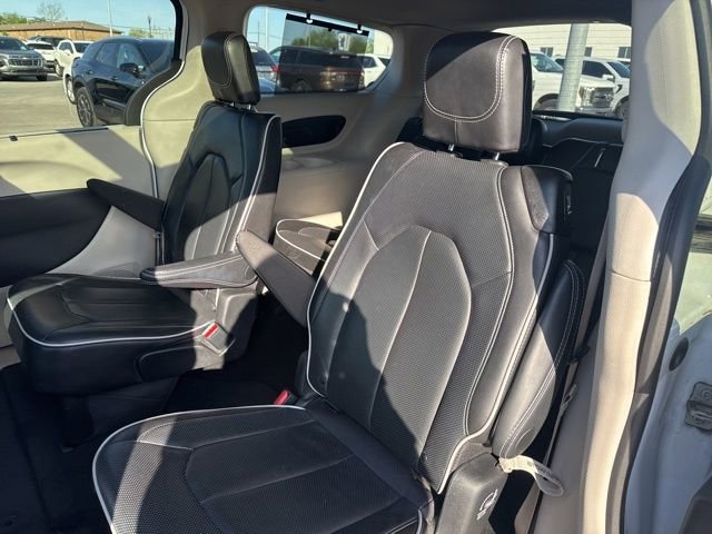 Used 2024 Chrysler Pacifica Limited image 31