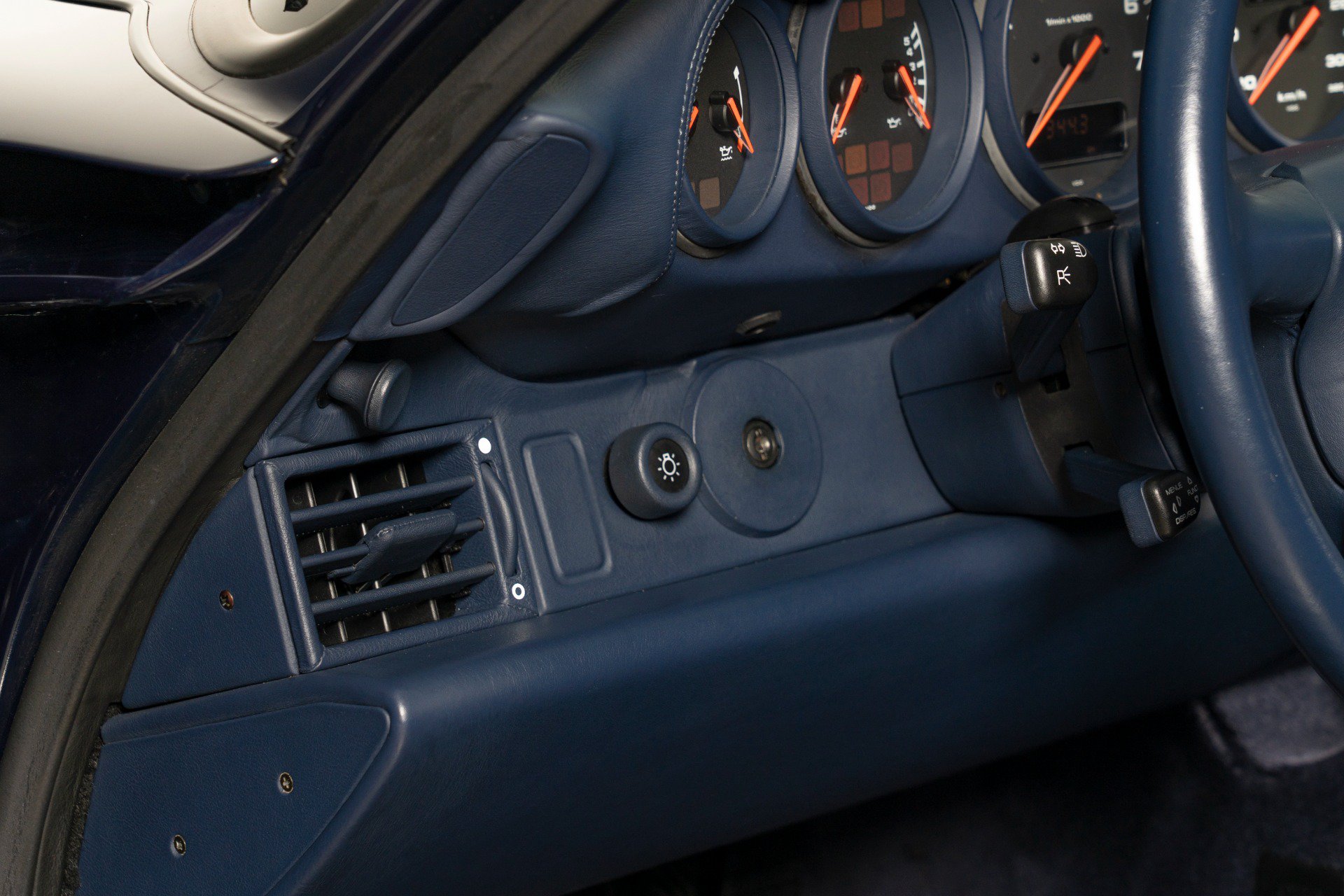 Used 1998 Porsche 911 image 16