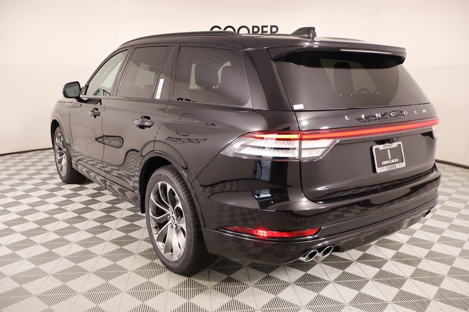 New 2026 Lincoln Aviator 2WD w/ Jet Appearance Package image 24