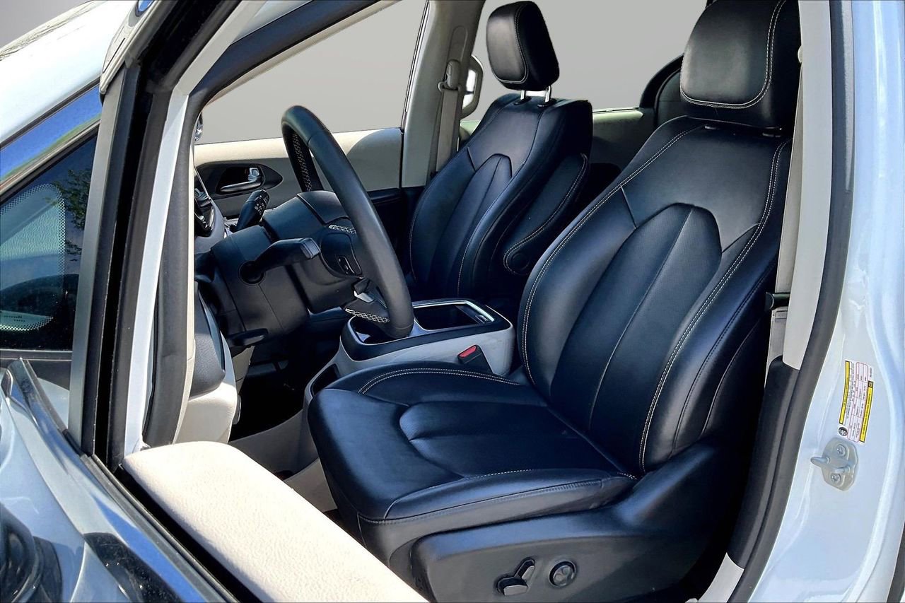 Certified 2024 Chrysler Pacifica Touring-L FWD image 20