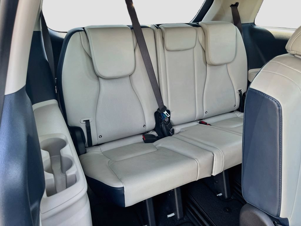 Used 2025 Kia Carnival SX w/ SX Dark Edition Package FWD image 27
