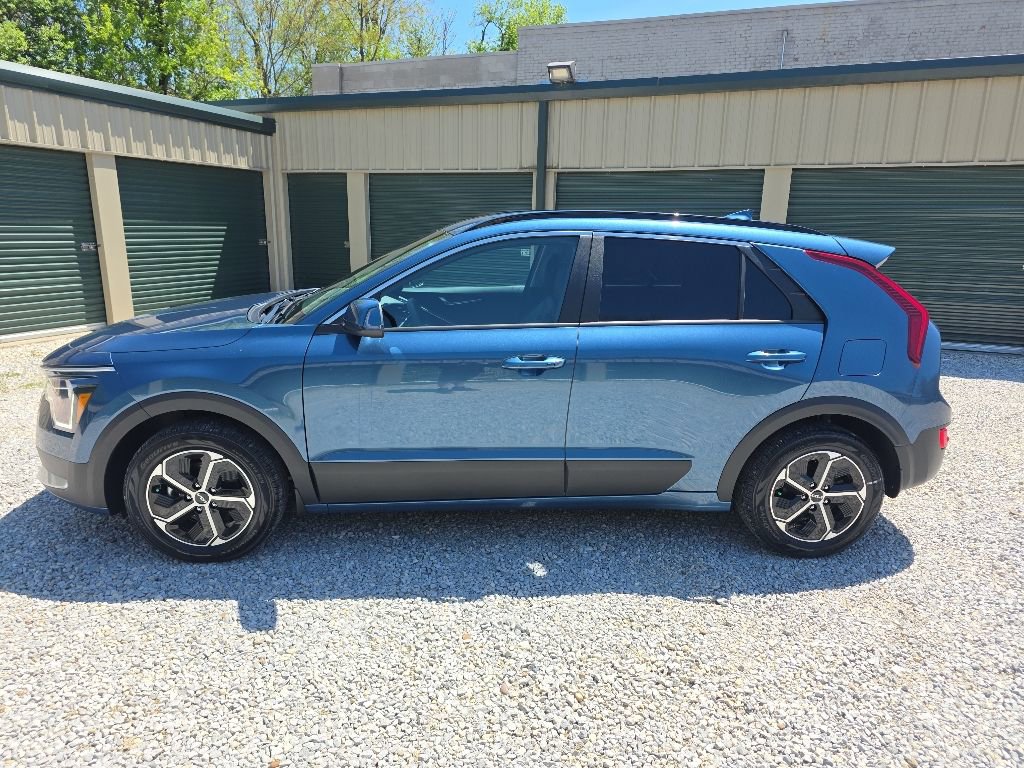 Used 2025 Kia Niro EX FWD image 3