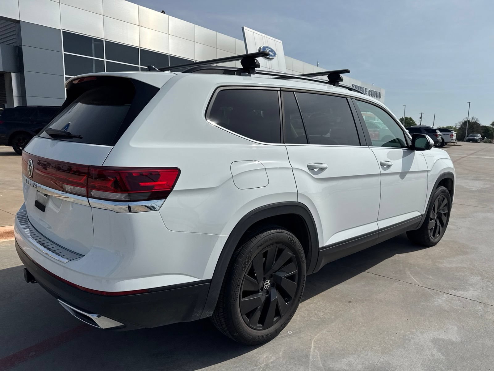Used 2024 Volkswagen Atlas SE FWD image 3