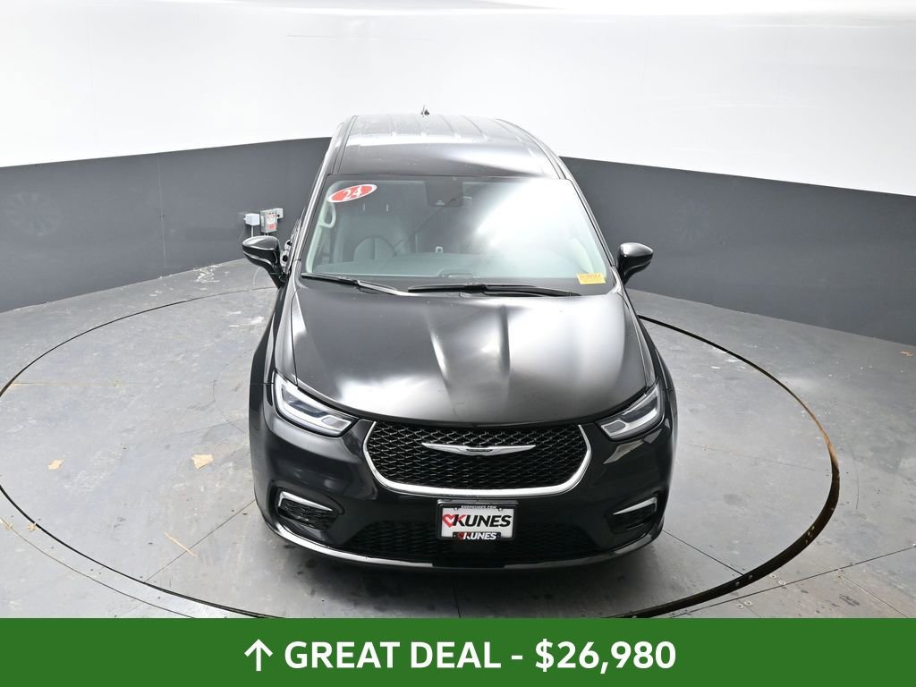 Used 2024 Chrysler Pacifica Select image 46