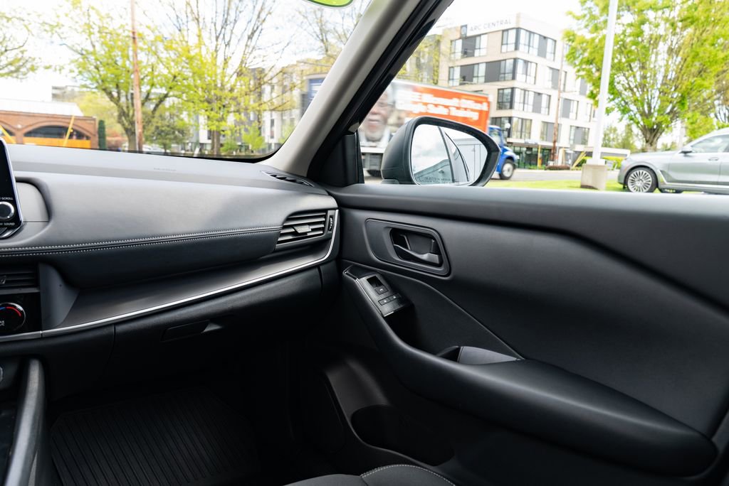 Certified 2025 Nissan Rogue S AWD/4WD image 10