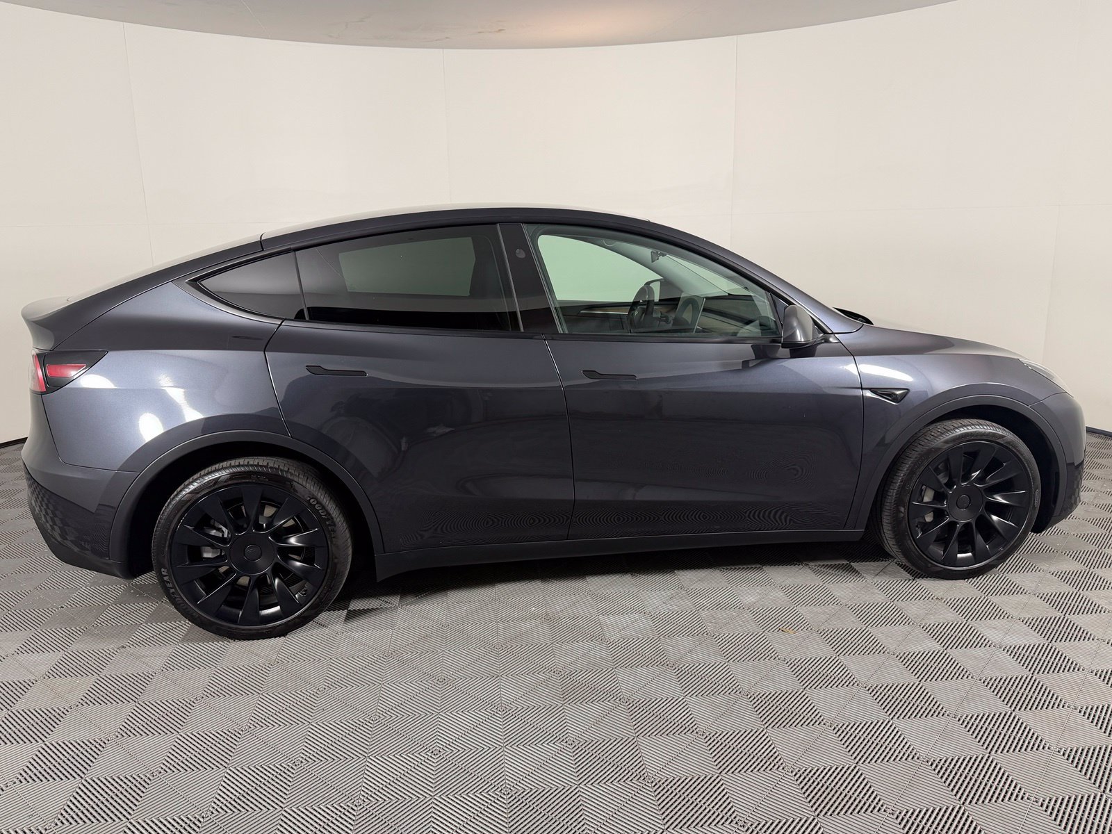 Used 2024 Tesla Model Y Long Range AWD/4WD image 10