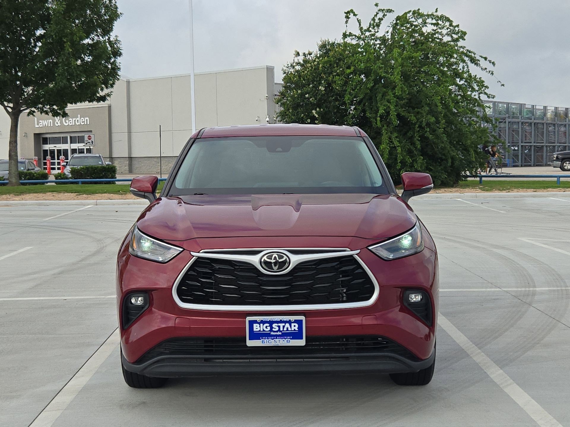 Used 2023 Toyota Highlander LE FWD image 10