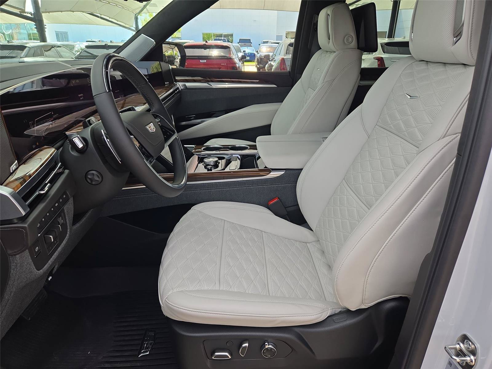 New 2026 Cadillac Escalade ESV Platinum Sport w/ LPO, Floor Liner Package AWD/4WD image 28