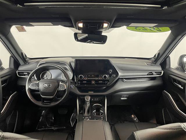 Used 2023 Toyota Highlander XSE AWD/4WD image 13