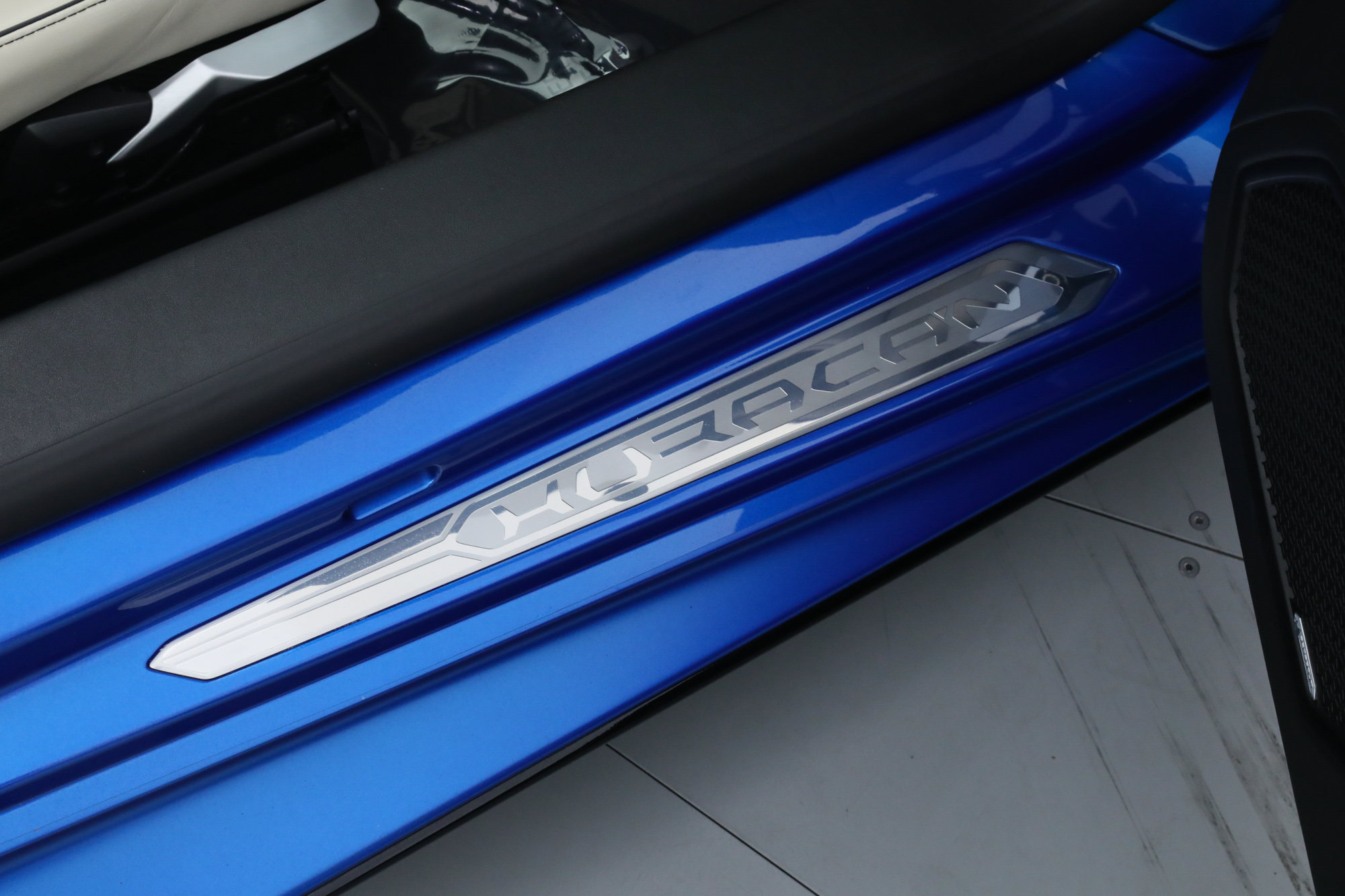 Used 2021 Lamborghini Huracan EVO RWD image 25