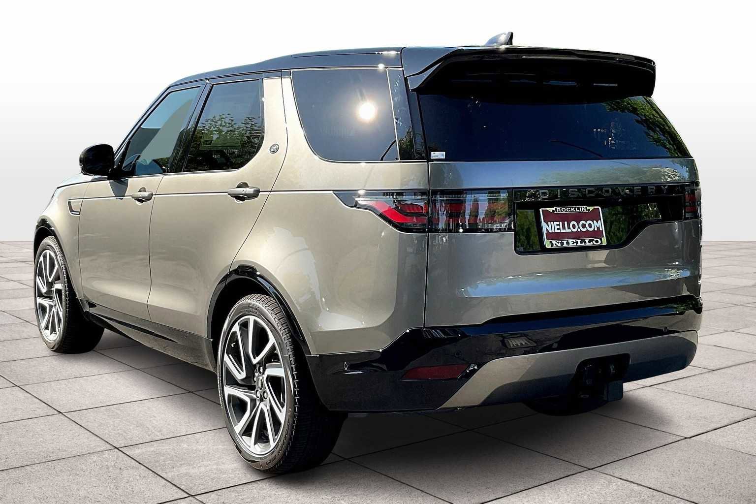 New 2025 Land Rover Discovery Dynamic SE image 3