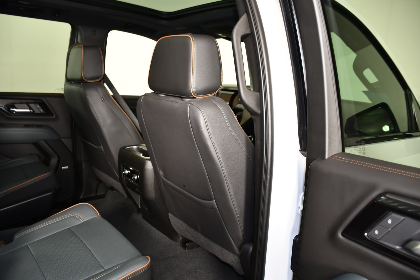 Used 2025 GMC Yukon AT4 AWD/4WD image 47