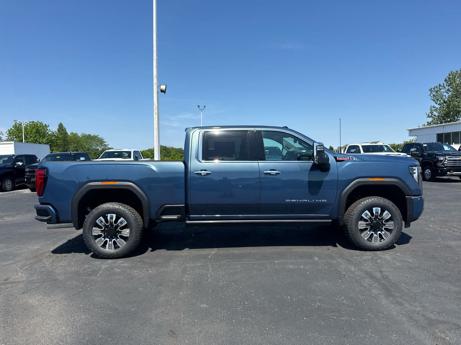 New 2026 GMC Sierra 3500 Denali w/ Denali Reserve Package AWD/4WD image 6
