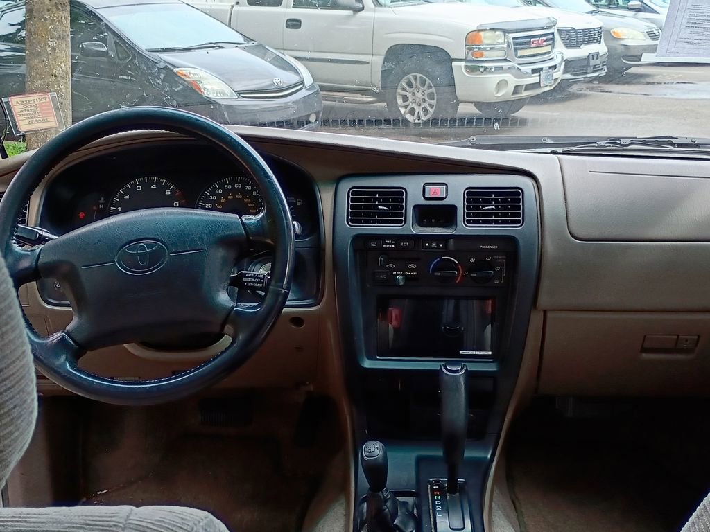 Used 2000 Toyota 4Runner SR5 AWD/4WD image 17