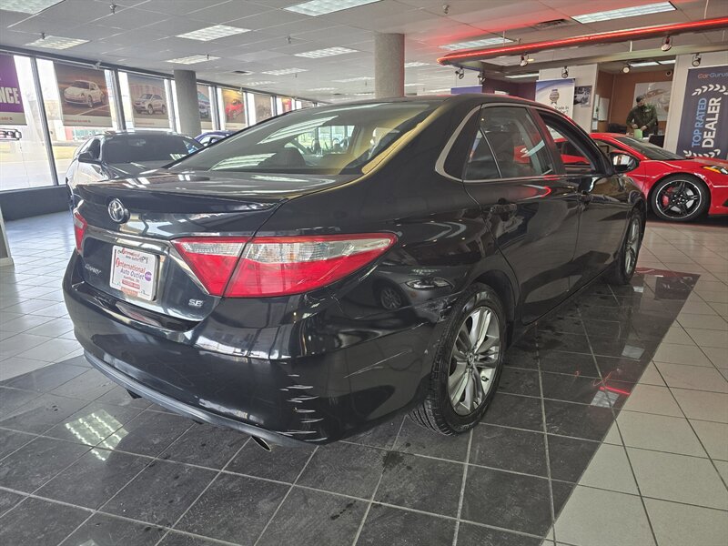 Used 2015 Toyota Camry SE image 4