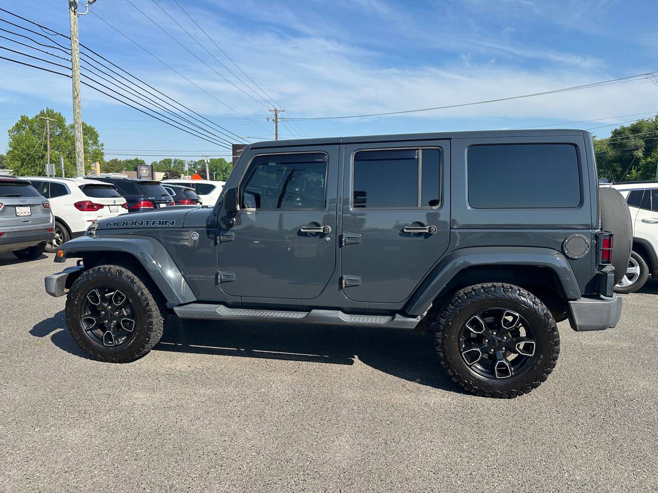 Used 2017 Jeep Wrangler Unlimited Sahara AWD/4WD image 8