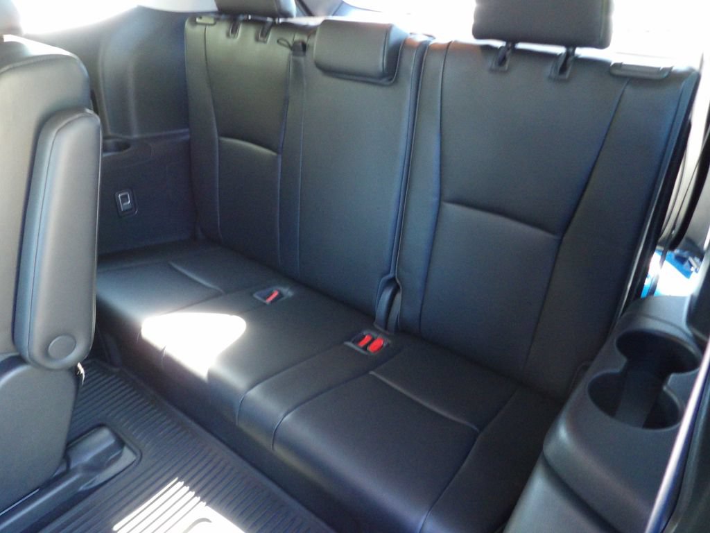 Used 2021 Toyota Highlander XLE FWD image 24