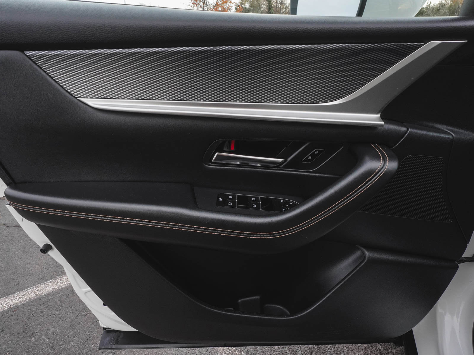 Used 2024 MAZDA CX-90 Plug-In Hybrid w/ Preferred image 9