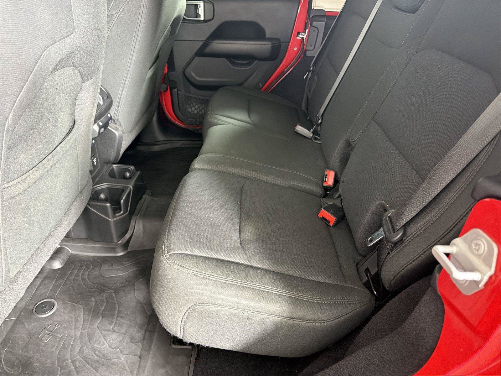 Used 2018 Jeep Wrangler Unlimited Sahara AWD/4WD image 20