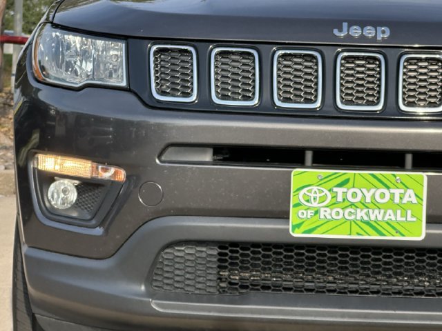 Used 2019 Jeep Compass Latitude w/ Popular Equipment Group AWD/4WD image 8