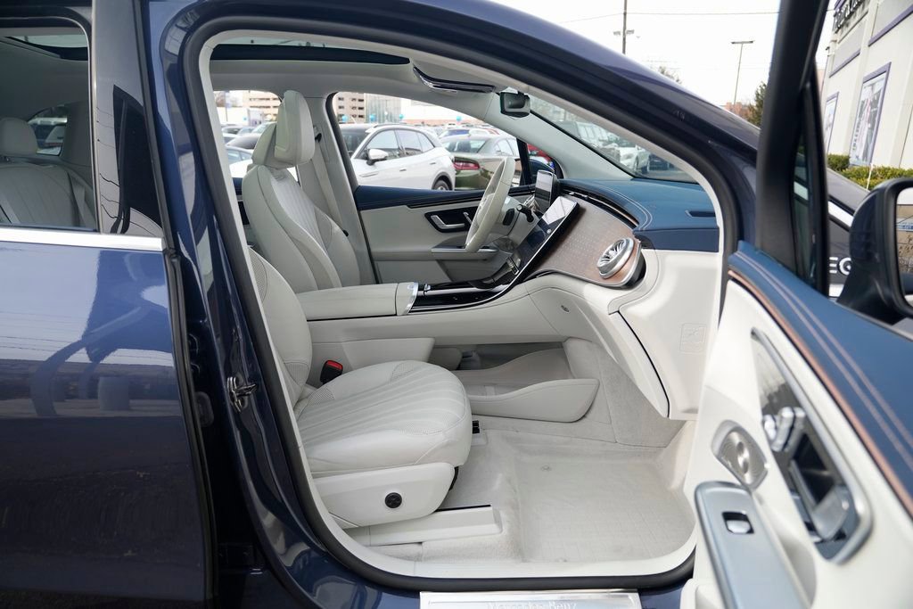Used 2023 Mercedes-Benz EQE 500 4MATIC SUV image 35