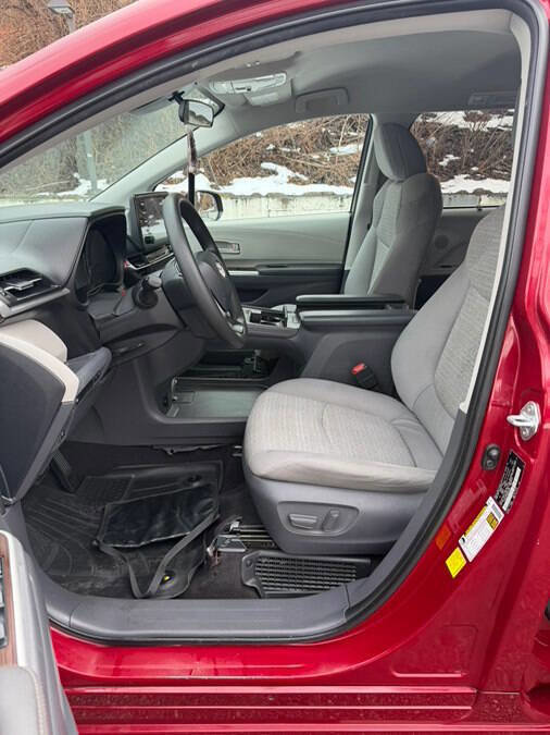 Used 2021 Toyota Sienna LE image 34