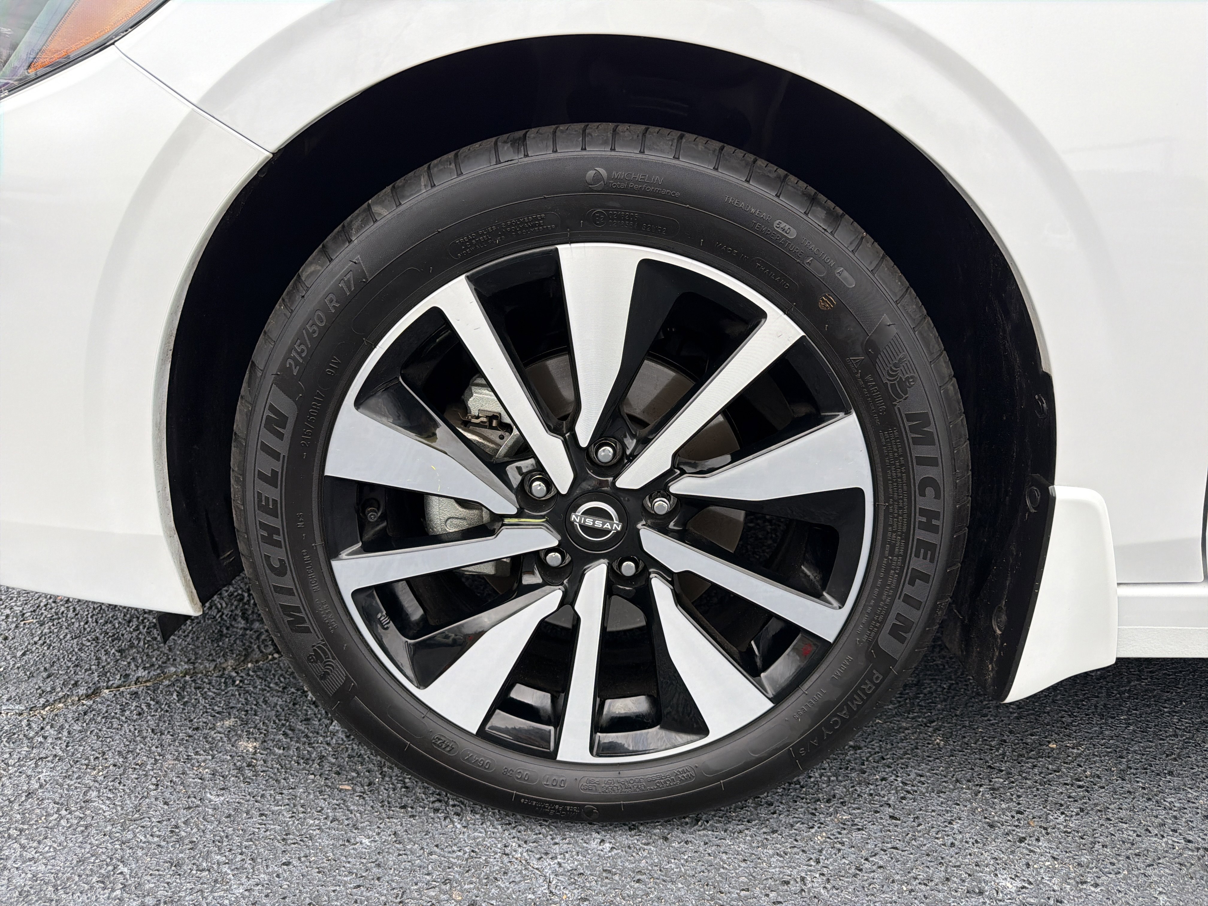 Used 2024 Nissan Sentra SV w/ SV Premium Package image 11