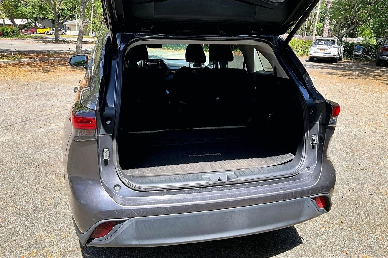 Used 2022 Toyota Highlander XLE image 37