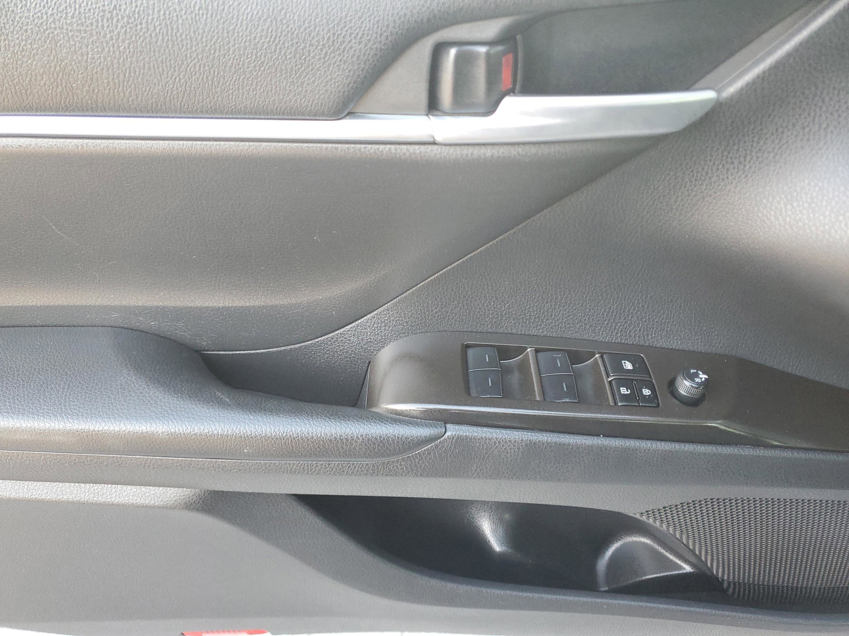 Used 2024 Toyota Camry SE image 18