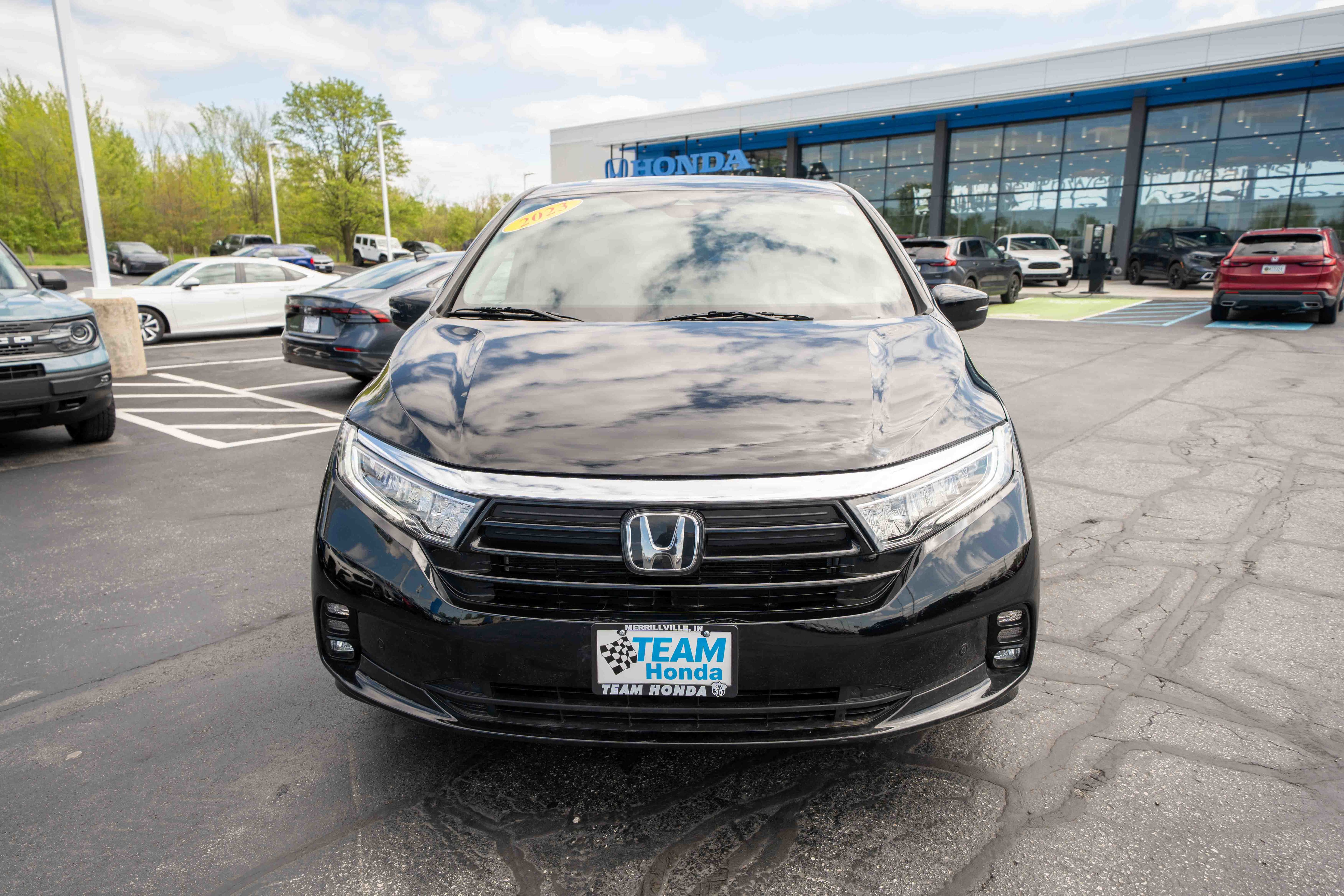 Used 2023 Honda Odyssey Touring image 2