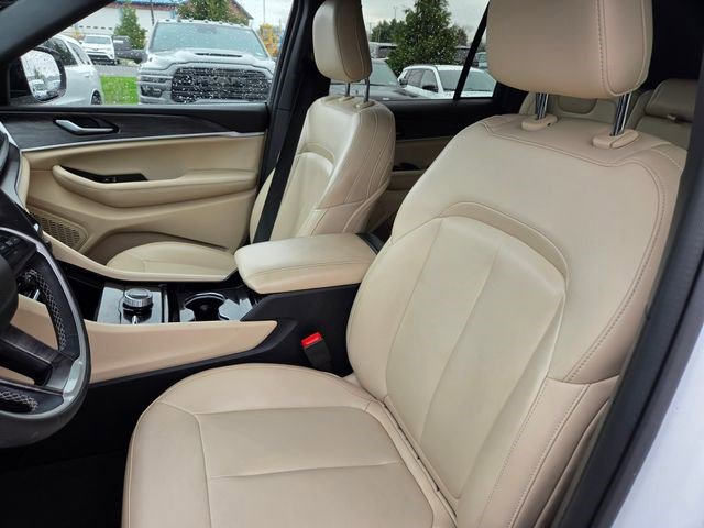 Certified 2023 Jeep Grand Cherokee Limited image 2