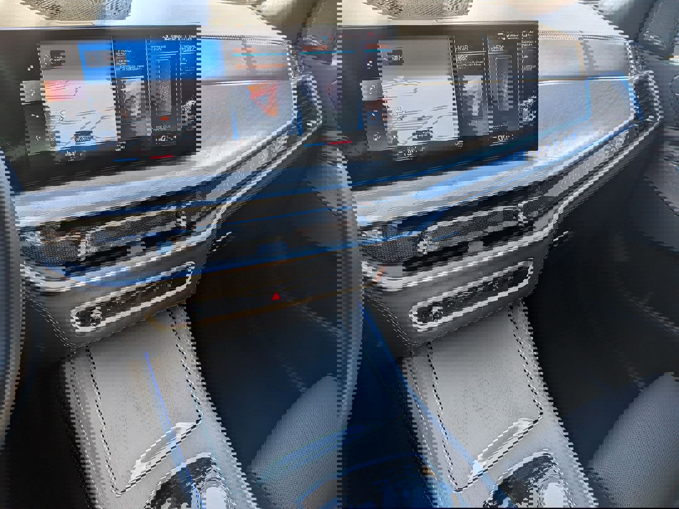 Used 2023 BMW X7 xDrive40i w/ Executive Package image 24