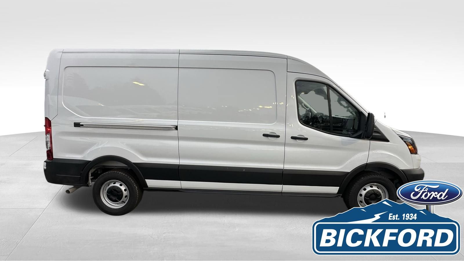 New 2026 Ford Transit 150 148 Medium Roof w/ Load Area Protection Package RWD image 4