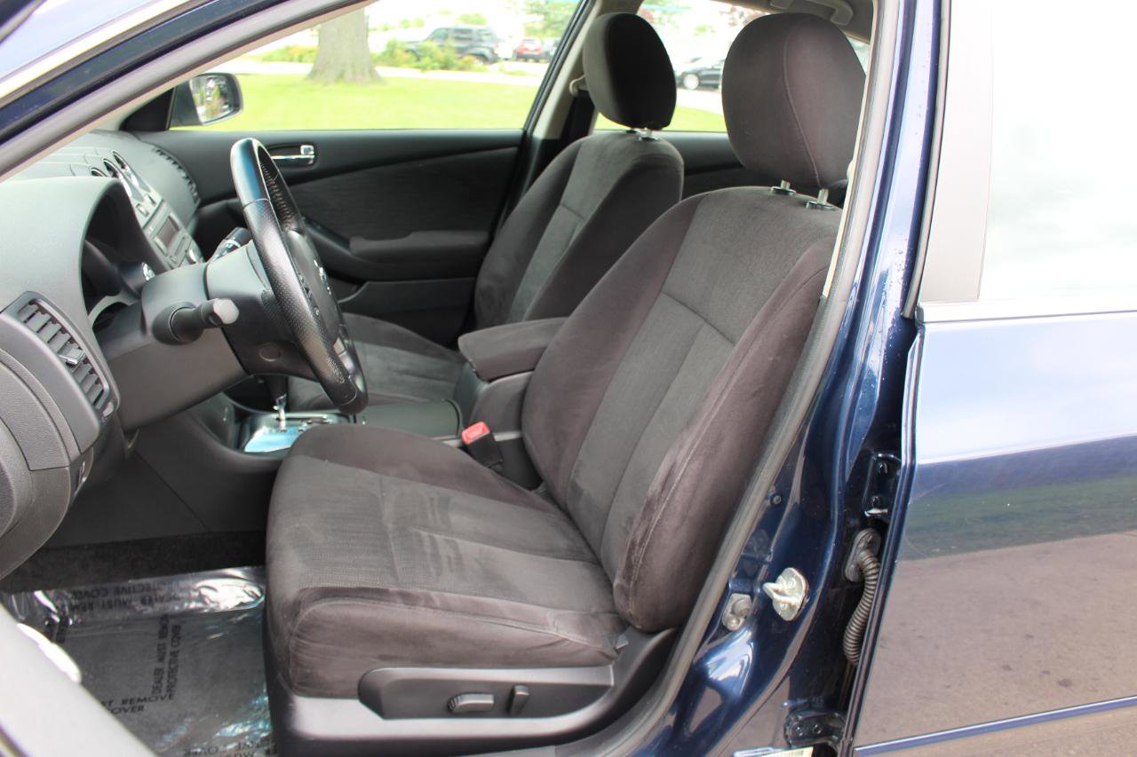 Used 2011 Nissan Altima 3.5 SR FWD image 14