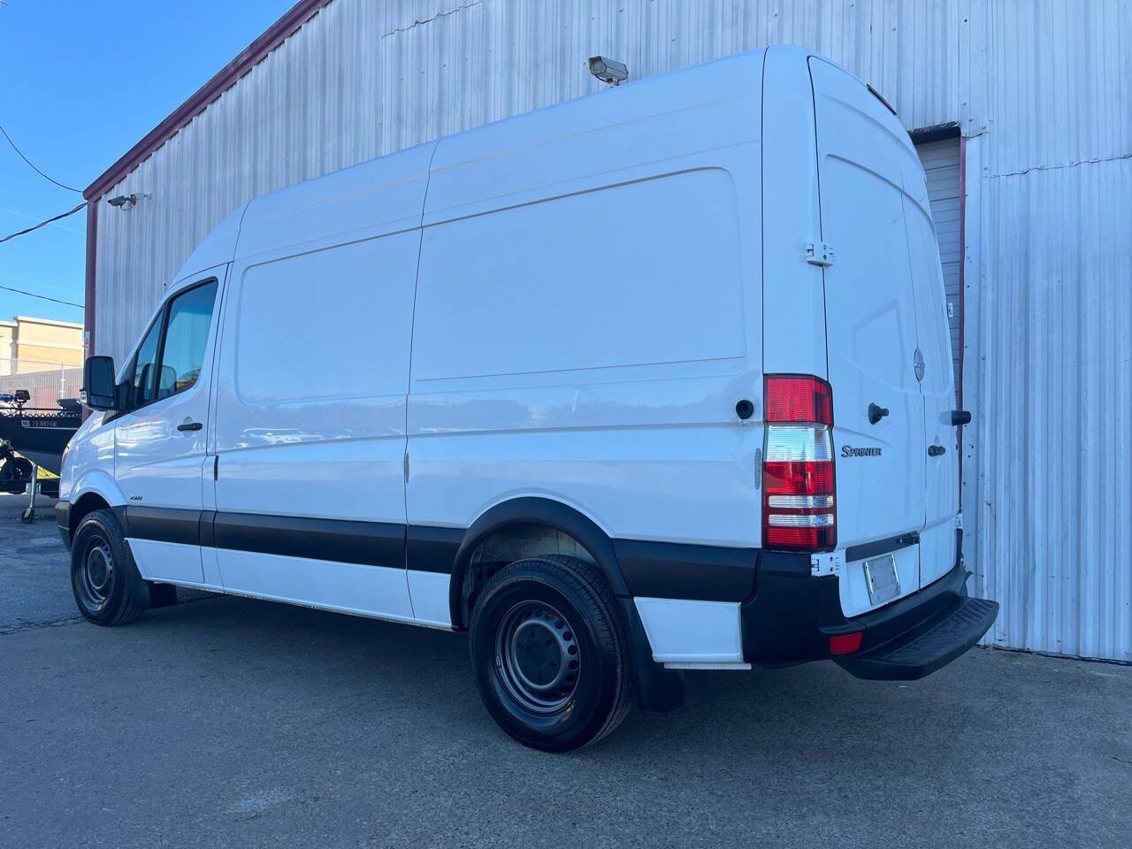 Used 2010 Freightliner Sprinter 2500 RWD image 5