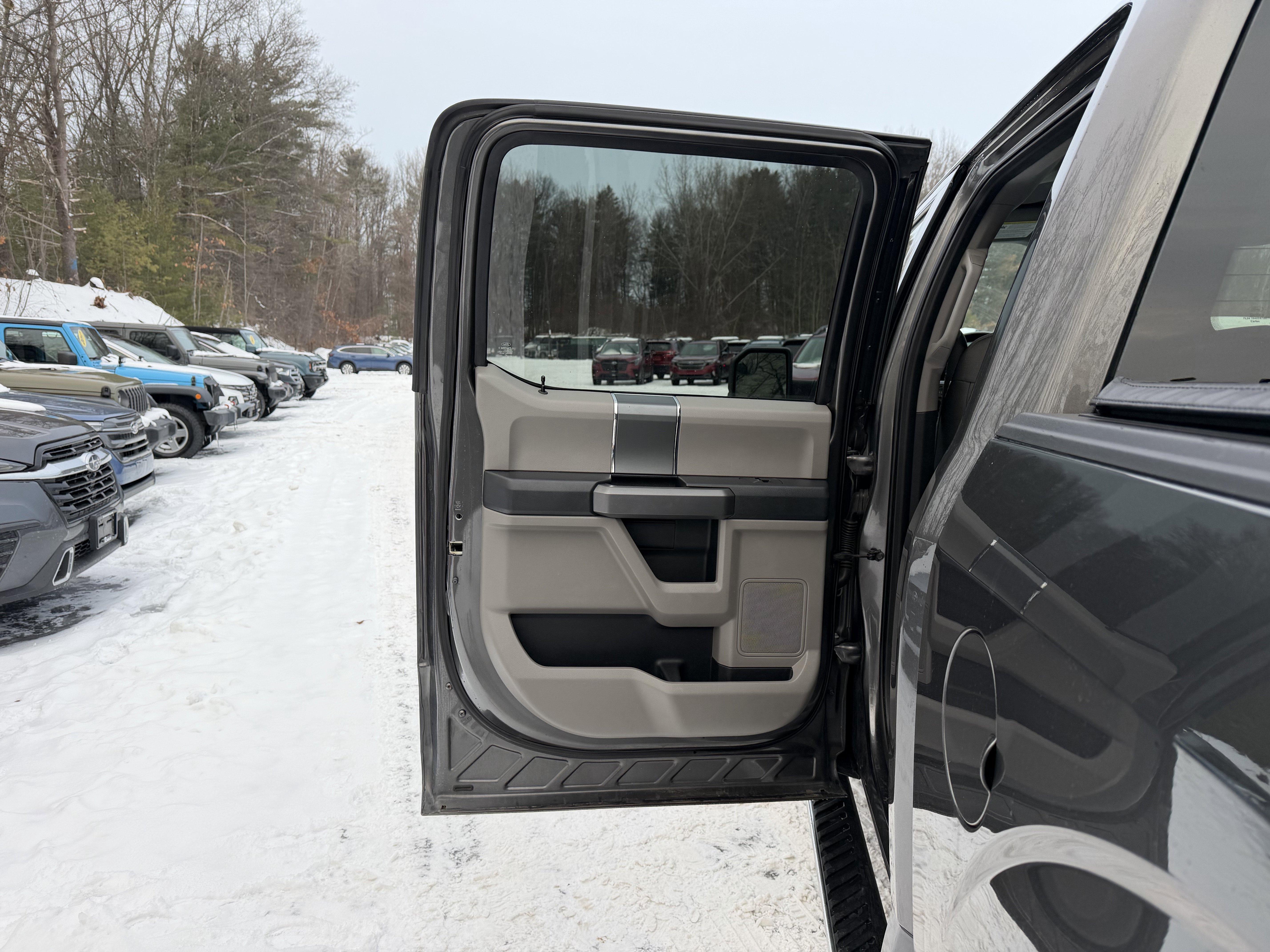 Used 2015 Ford F150 XLT w/ Equipment Group 301A Mid image 30