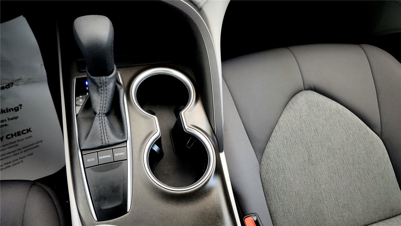 Used 2022 Toyota Camry LE w/ Carpet Mat Package (TMS) image 28