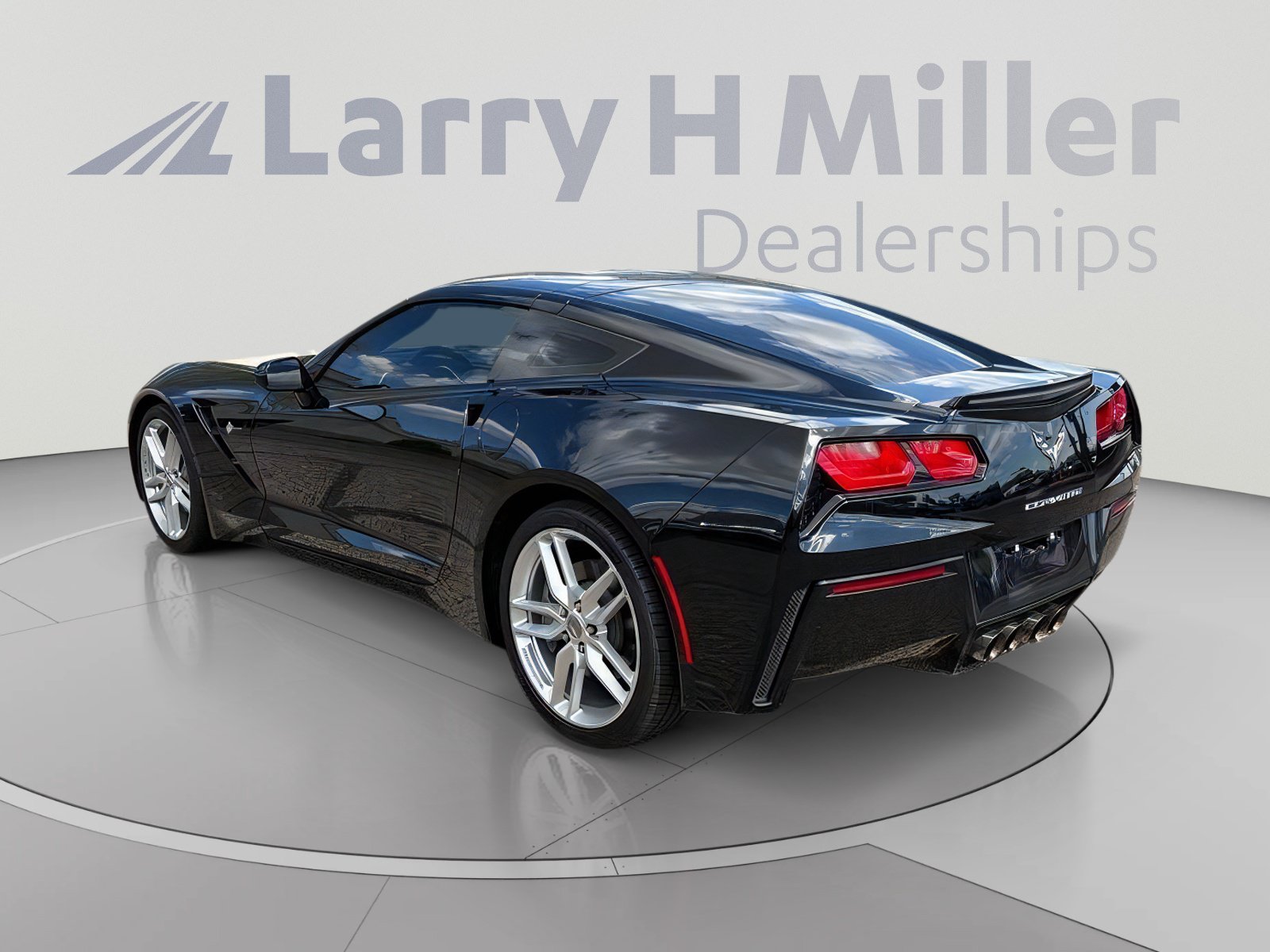 Used 2019 Chevrolet Corvette Stingray Coupe w/ 1LT RWD image 3