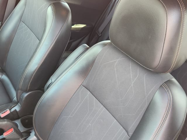 Used 2019 Chevrolet Trax LT w/ LT Convenience Package FWD image 24