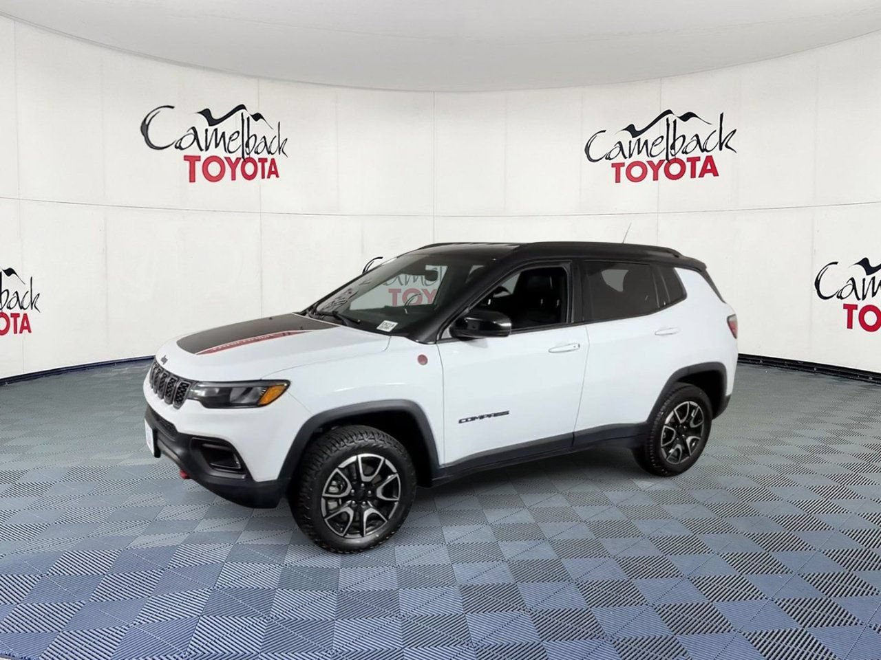 Used 2024 Jeep Compass Trailhawk AWD/4WD image 7