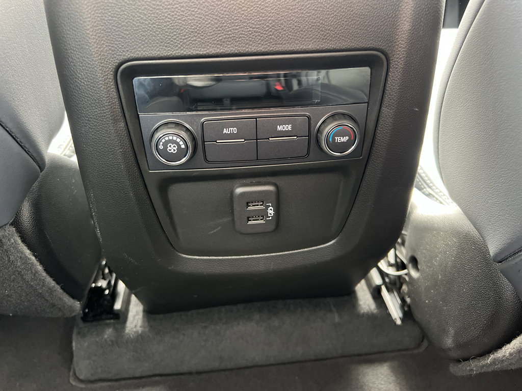 Used 2024 Buick Enclave Essence AWD/4WD image 37