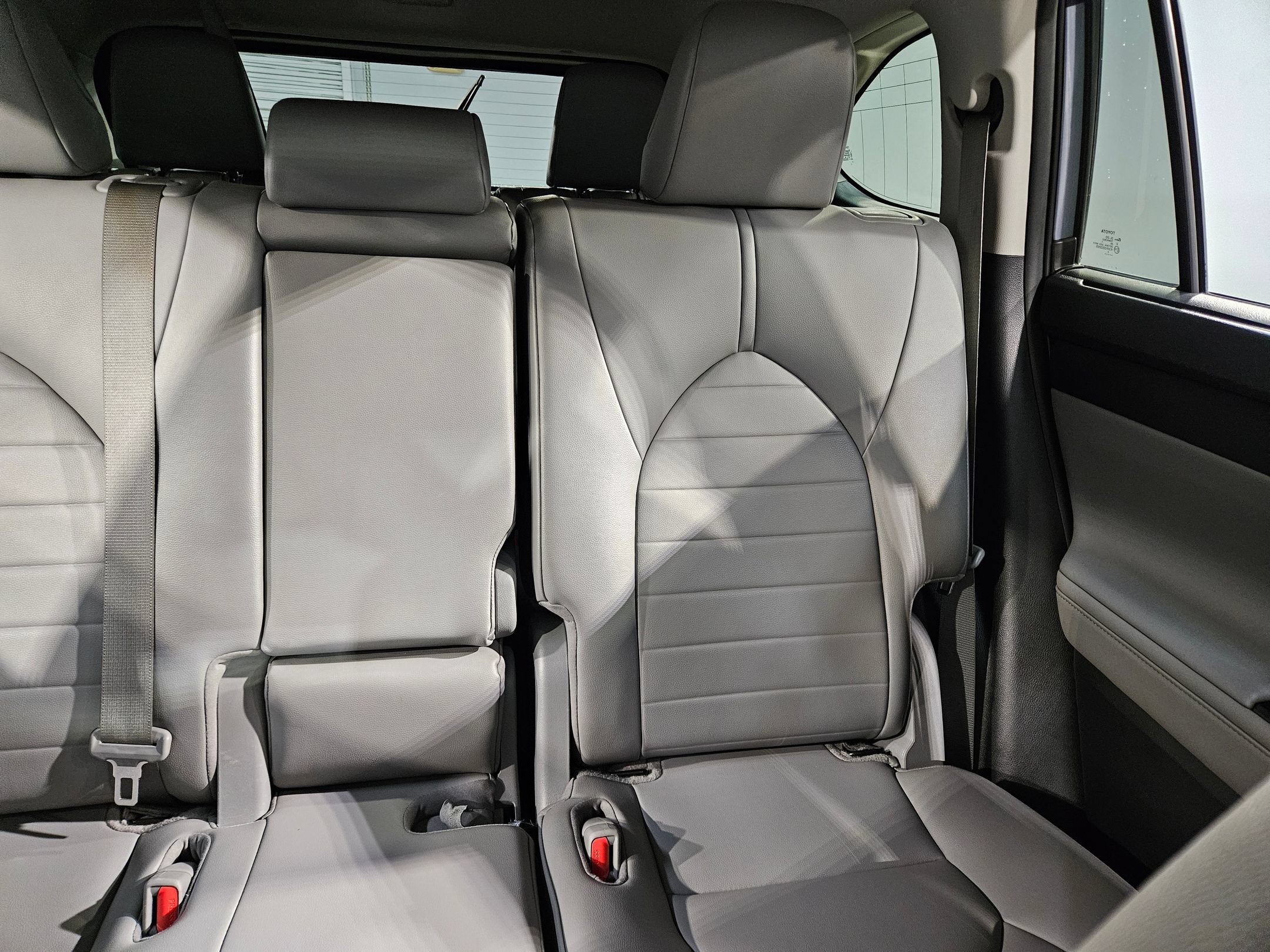 Used 2021 Toyota Highlander XLE FWD image 14
