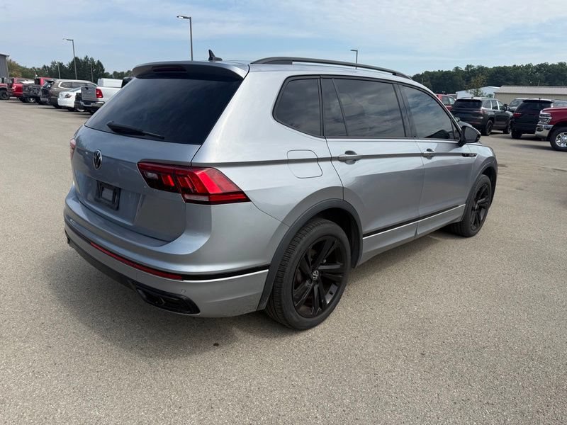 Used 2024 Volkswagen Tiguan SE R-Line AWD/4WD image 16