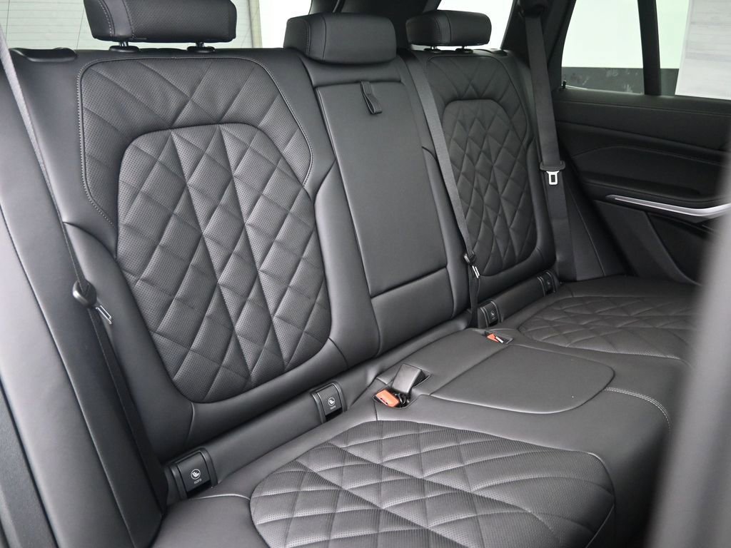 New 2026 BMW X5 xDrive40i w/ Parking Assistance Package AWD/4WD image 28